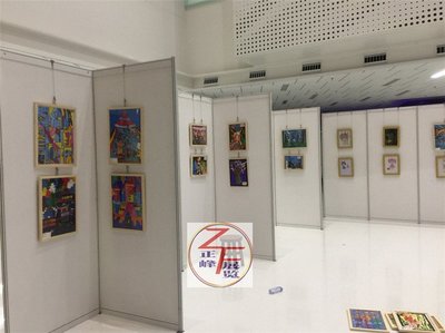 深圳展板解決方案 八棱柱展板出租、搭建與圖文設(shè)計(jì)一站式服務(wù)