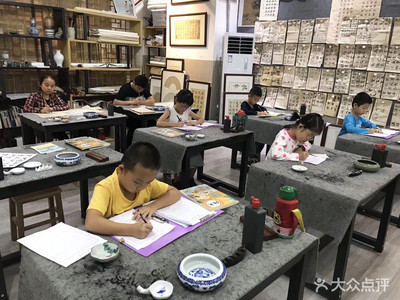 探索藝術(shù)之路 聿月繪畫(huà)專(zhuān)職技能培訓(xùn)團(tuán)購(gòu)引領(lǐng)職業(yè)繪畫(huà)新潮流